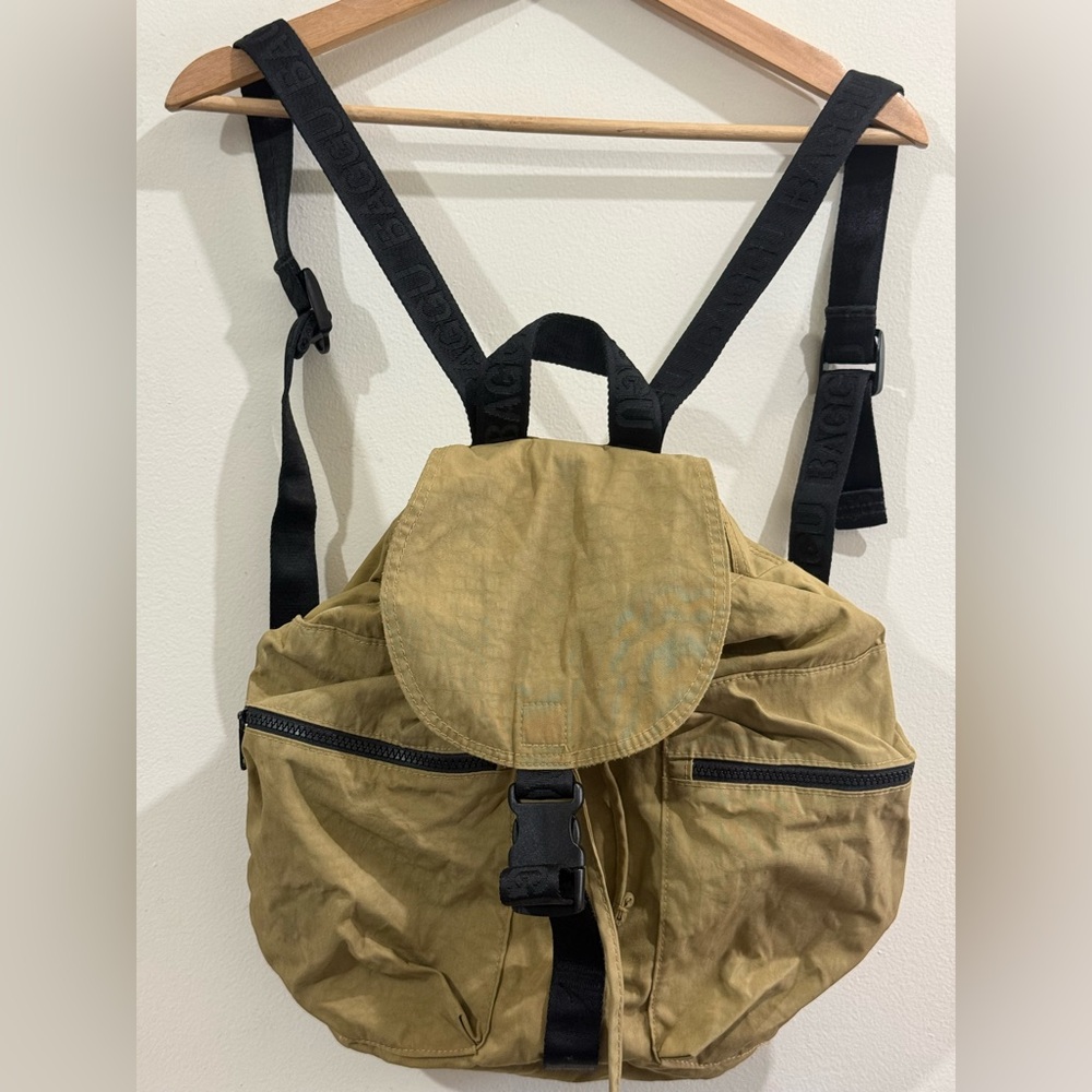 BAGGU Olive Green Canvas Backpack with Black Straps